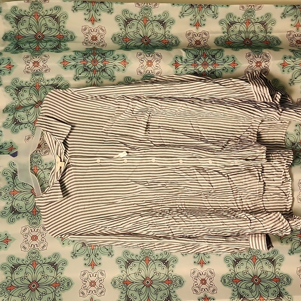 Women long sleeve button down collard shirt